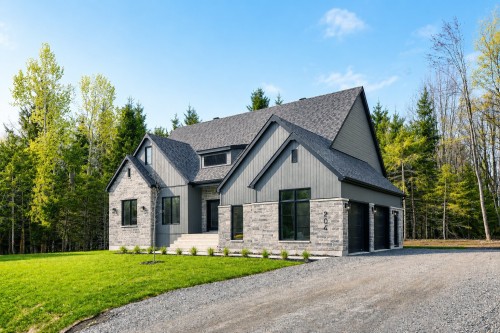 204 Rue des Méandres  Saint-Jérôme, QC J7Y 5K5