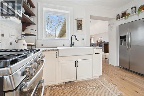 42 Bielby Street, East Luther Grand Valley (Grand Valley), ON - Indoor Photo Showing Kitchen