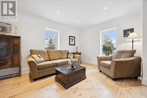 42 Bielby Street, East Luther Grand Valley (Grand Valley), ON - Indoor Photo Showing Living Room