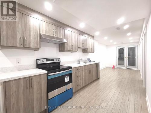Bsmt - 267 Bathurst Glen Drive, Vaughan, ON - Indoor Photo Showing Kitchen