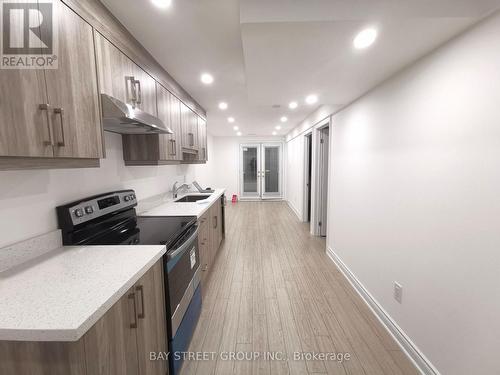 Bsmt - 267 Bathurst Glen Drive, Vaughan, ON - Indoor Photo Showing Kitchen With Upgraded Kitchen