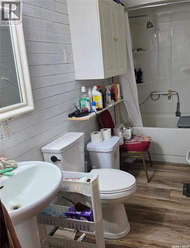 38 6Th Street Se, Preeceville, SK - Indoor Photo Showing Bathroom