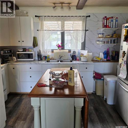 38 6Th Street Se, Preeceville, SK - Indoor Photo Showing Kitchen With Double Sink