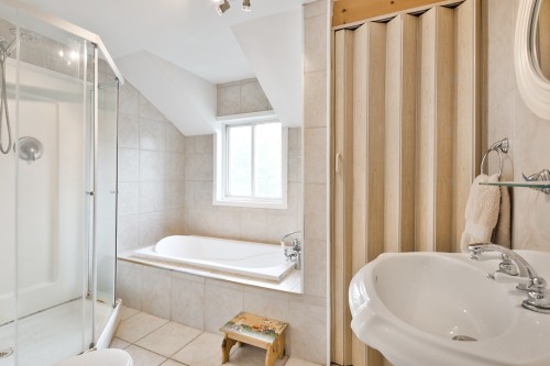 Bathroom - 1138 Ch. Hallé E., Brigham, QC - Indoor Photo Showing Bathroom
