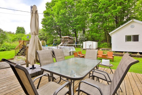 Courtyard - 1138 Ch. Hallé E., Brigham, QC - Outdoor With Deck Patio Veranda