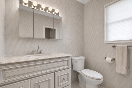 Bathroom - 204 Rue Maupassant, Dollard-Des-Ormeaux, QC - Indoor Photo Showing Bathroom