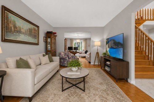 Living Room - 204 Rue Maupassant, Dollard-Des-Ormeaux, QC - Indoor Photo Showing Living Room