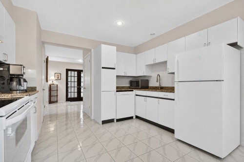 Kitchen - 204 Rue Maupassant, Dollard-Des-Ormeaux, QC - Indoor Photo Showing Kitchen
