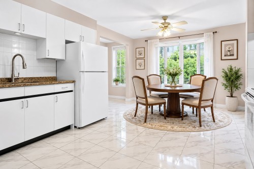 Kitchen - 204 Rue Maupassant, Dollard-Des-Ormeaux, QC - Indoor Photo Showing Dining Room