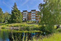 #403-5327 Cordova Bay Rd Saanich, BC V8Y 2L3