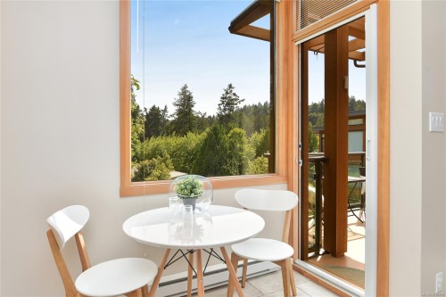 #403-5327 Cordova Bay Rd, Saanich, BC - Indoor Photo Showing Dining Room