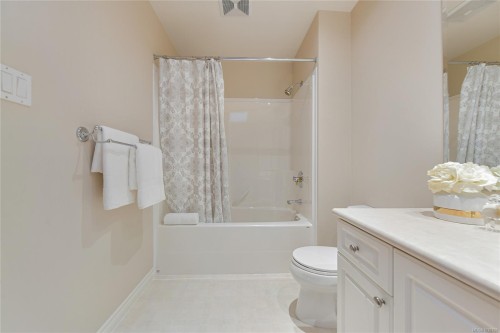 #403-5327 Cordova Bay Rd, Saanich, BC - Indoor Photo Showing Bathroom