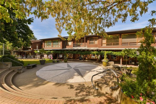 #403-5327 Cordova Bay Rd, Saanich, BC - Outdoor