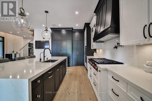 1301 Twin Oaks Dell, Mississauga, ON - Indoor Photo Showing Kitchen With Upgraded Kitchen