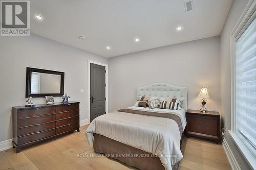 1301 Twin Oaks Dell, Mississauga, ON - Indoor Photo Showing Bedroom