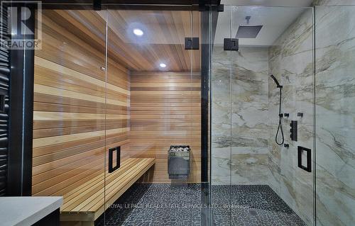 1301 Twin Oaks Dell, Mississauga, ON - Indoor Photo Showing Bathroom