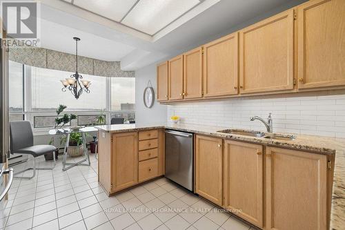 905 - 1480 Riverside Drive, Ottawa, ON - Indoor Photo Showing Kitchen With Double Sink