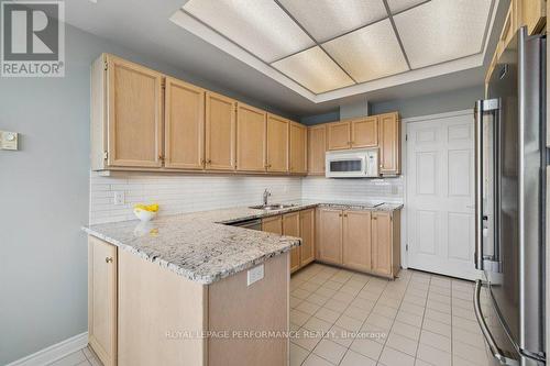 905 - 1480 Riverside Drive, Ottawa, ON - Indoor Photo Showing Kitchen