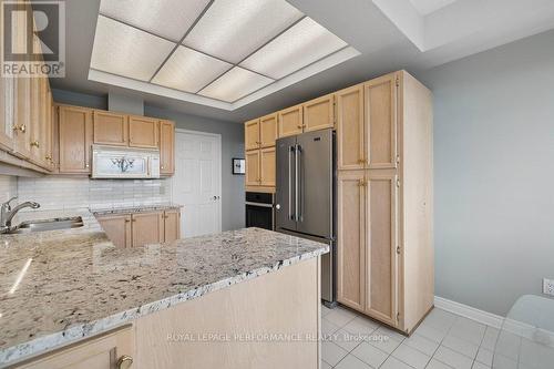 905 - 1480 Riverside Drive, Ottawa, ON - Indoor Photo Showing Kitchen