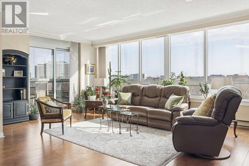 905 - 1480 Riverside Drive, Ottawa, ON - Indoor Photo Showing Living Room