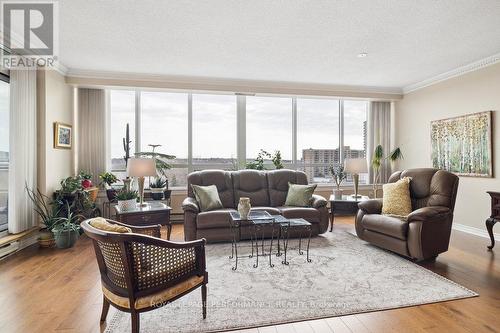 905 - 1480 Riverside Drive, Ottawa, ON - Indoor Photo Showing Living Room