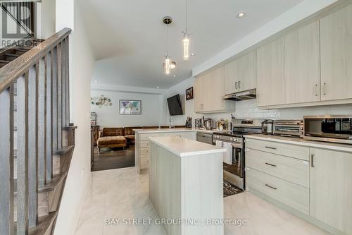 3049 Merrick Road, Oakville, ON - Indoor Photo Showing Kitchen