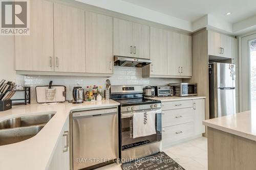 3049 Merrick Road, Oakville, ON - Indoor Photo Showing Kitchen With Double Sink