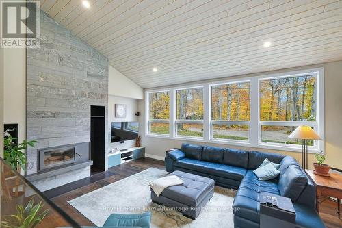 34 Beechwood Lane, Seguin, ON - Indoor Photo Showing Living Room With Fireplace