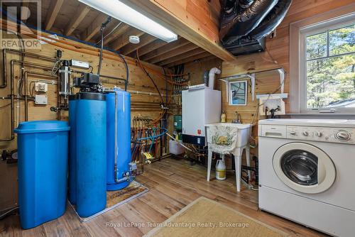121 Rattlebear Drive, The Archipelago (Archipelago North), ON - Indoor Photo Showing Laundry Room