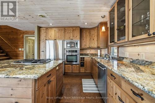 121 Rattlebear Drive, The Archipelago (Archipelago North), ON - Indoor Photo Showing Kitchen With Upgraded Kitchen