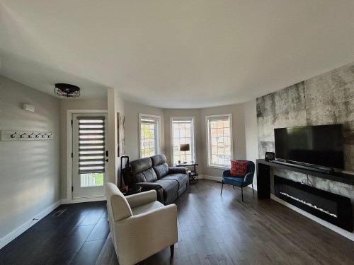 Living Room - 1640 Place Du Copal, Terrebonne (La Plaine), QC - Indoor Photo Showing Living Room