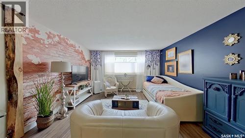 2 2358 Rae Street, Regina, SK - Indoor Photo Showing Living Room