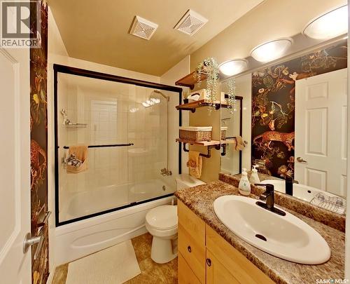 2 2358 Rae Street, Regina, SK - Indoor Photo Showing Bathroom