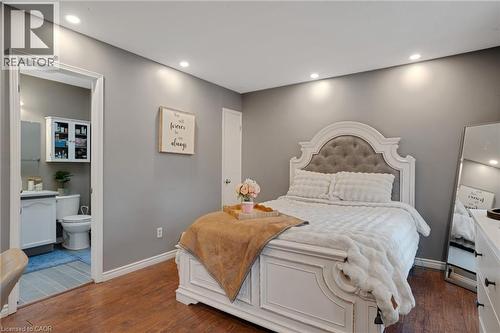 26 Telfer Court, Cambridge, ON - Indoor Photo Showing Bedroom