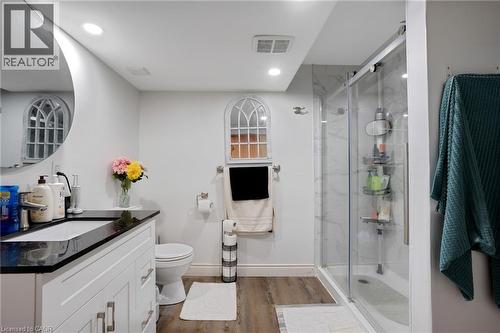 26 Telfer Court, Cambridge, ON - Indoor Photo Showing Bathroom