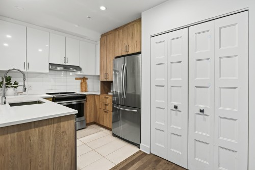 Cuisine - 109-5400 Av. Henri-Julien, Montréal (Le Plateau-Mont-Royal), QC - Indoor Photo Showing Kitchen With Upgraded Kitchen