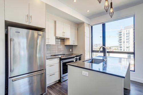 Kitchen - 406-50 Rue Toe-Blake, Vaudreuil-Dorion, QC - Indoor Photo Showing Kitchen With Upgraded Kitchen