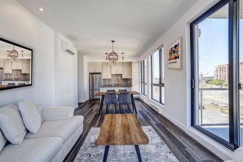 Living Room - 406-50 Rue Toe-Blake, Vaudreuil-Dorion, QC - Indoor Photo Showing Living Room
