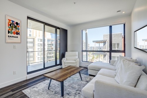 Living Room - 406-50 Rue Toe-Blake, Vaudreuil-Dorion, QC - Indoor Photo Showing Living Room