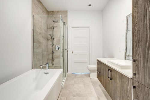 Bathroom - 406-50 Rue Toe-Blake, Vaudreuil-Dorion, QC - Indoor Photo Showing Bathroom