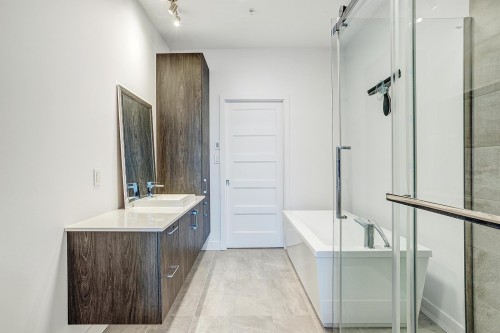 Bathroom - 406-50 Rue Toe-Blake, Vaudreuil-Dorion, QC - Indoor Photo Showing Bathroom