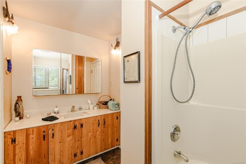 105 Byron Rd, Salt Spring, BC 