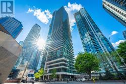 703 - 18 HARBOUR STREET Toronto, ON M5J 2Z6