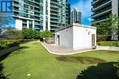 703 - 18 Harbour Street, Toronto, ON - Outdoor