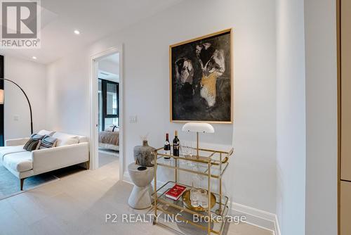 208 - 2 Forest Hill Road, Toronto, ON - Indoor