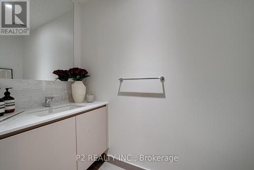 208 - 2 Forest Hill Road, Toronto, ON - 