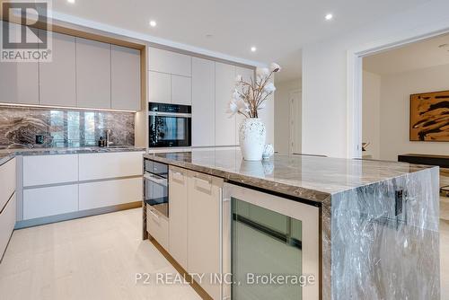 208 - 2 Forest Hill Road, Toronto, ON - Indoor Photo Showing Kitchen With Upgraded Kitchen