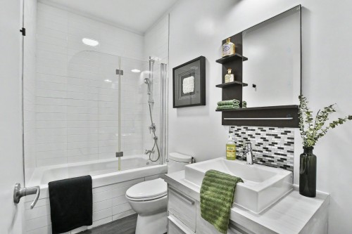 Salle de bains - 211-740 32E Avenue, Montréal (Lachine), QC - Indoor Photo Showing Bedroom