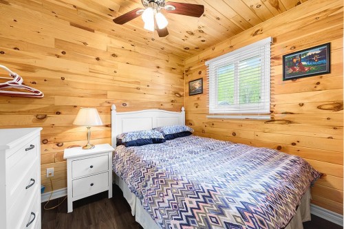 Chambre à coucher - 384 Ch. Du Lac-De-La-Truite, Mansfield-Et-Pontefract, QC - Indoor Photo Showing Bedroom