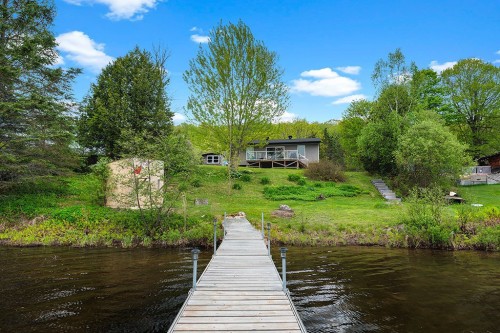 Face arrière - 384 Ch. Du Lac-De-La-Truite, Mansfield-Et-Pontefract, QC - Outdoor With Body Of Water